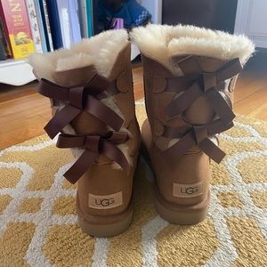 Ugg Women’s Bailey Bow boot, chestnut, 7
